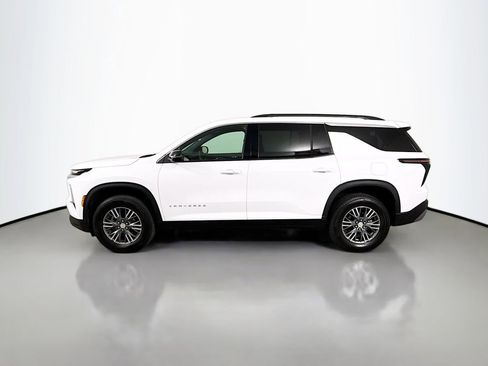 Used 2025 Chevrolet Traverse LT image 4