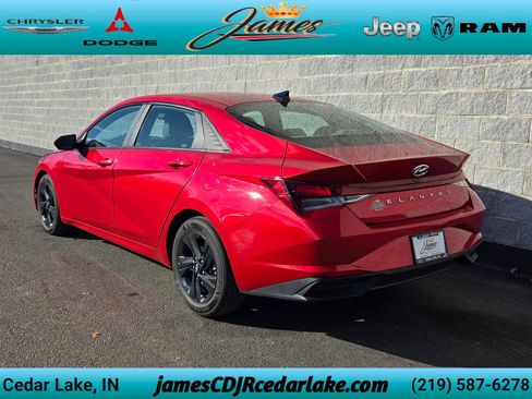 Used 2023 Hyundai Elantra SEL w/ Cargo Package FWD image 3