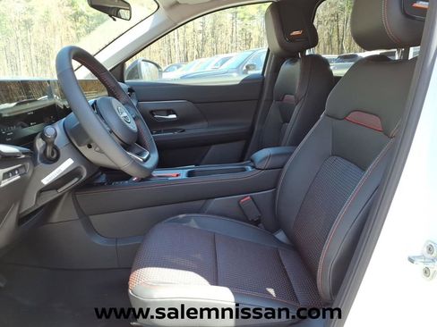 New 2026 Nissan Kicks SR w/ SR Premium Package AWD/4WD image 9