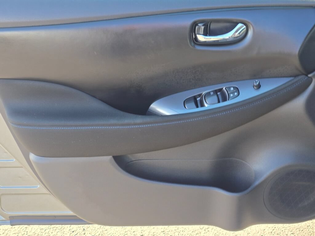 Used 2025 Nissan Leaf S FWD image 19