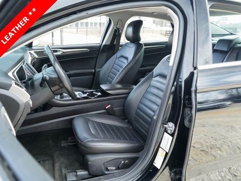 Used 2016 Ford Fusion SE w/ Equipment Group 202A image 6