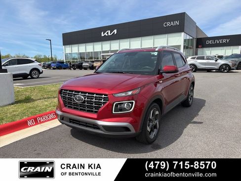 Used 2024 Hyundai Venue Limited image 1