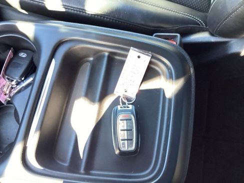 Used 2020 Chrysler Pacifica Touring-L image 26