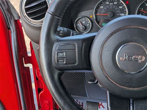 Used 2017 Jeep Wrangler Unlimited Rubicon w/ Dual Top Group image 19