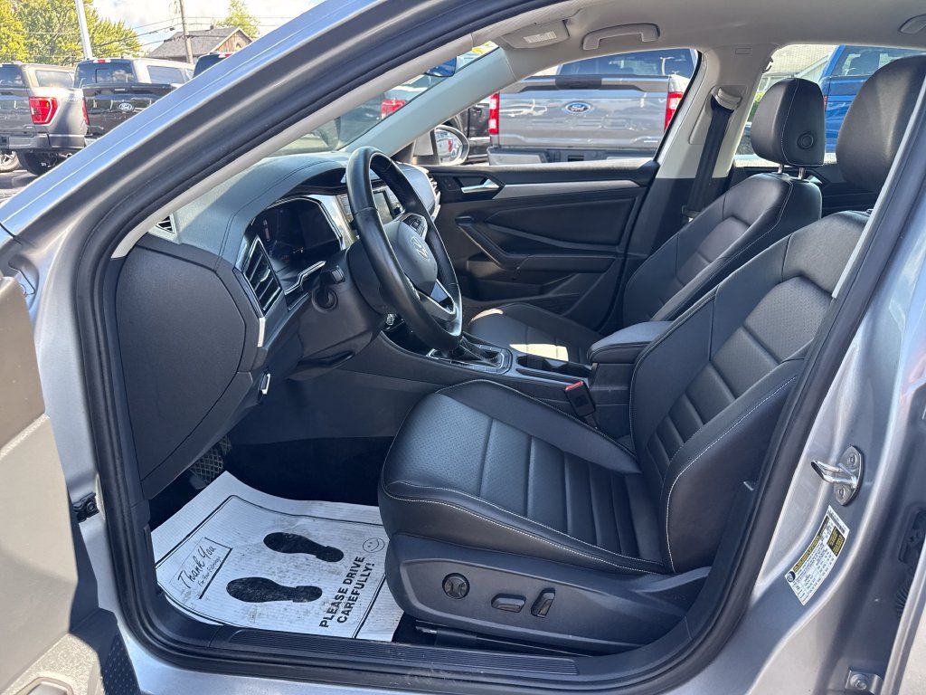 Used 2024 Volkswagen Jetta SE FWD image 21