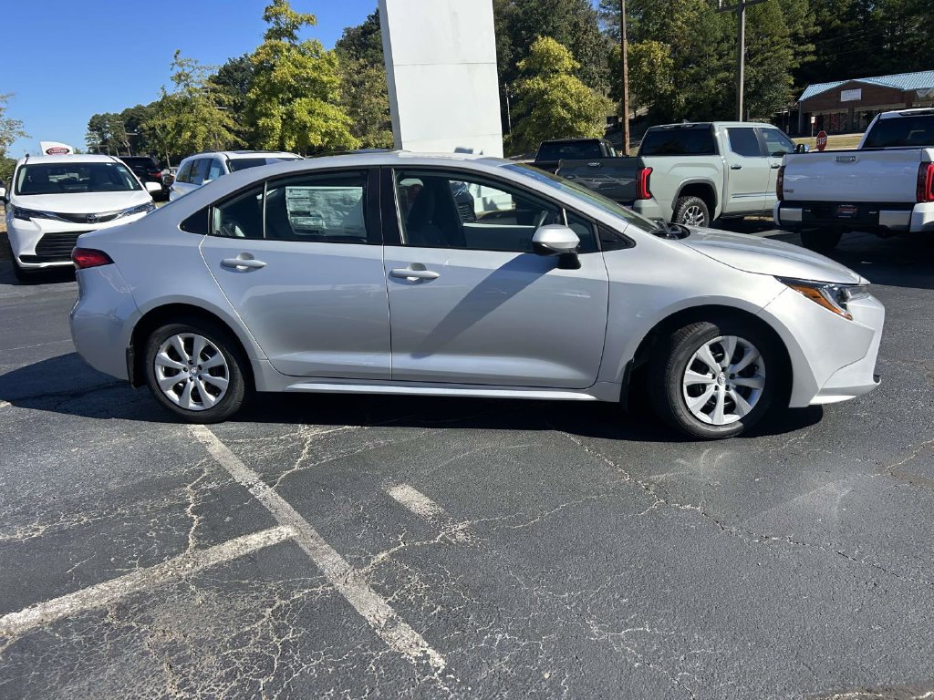 New 2027 Toyota Corolla LE FWD image 2