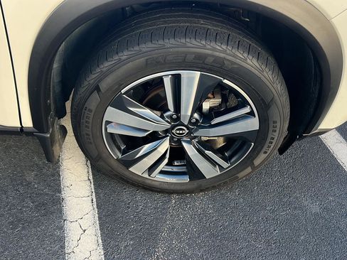 Used 2023 Nissan Rogue SL image 7