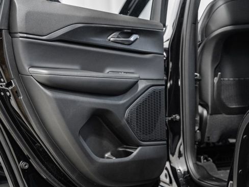 New 2025 Jeep Grand Cherokee Altitude image 33