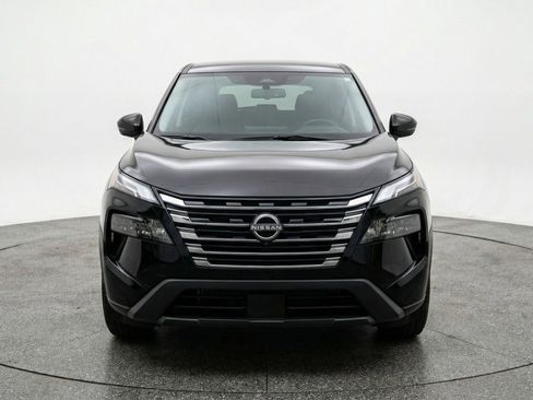 Used 2025 Nissan Rogue SV image 2