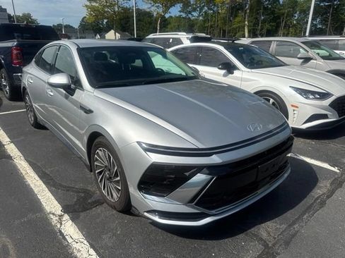 Used 2025 Hyundai Sonata SEL FWD image 1