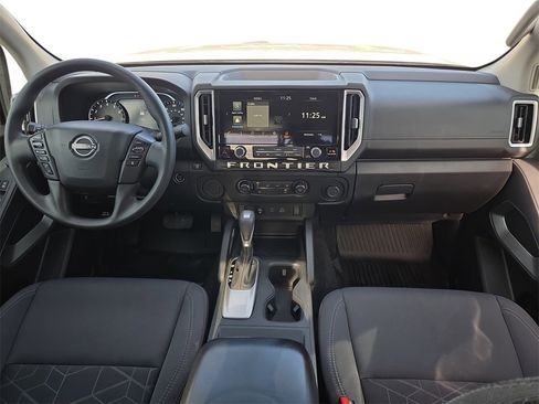Used 2025 Nissan Frontier SV image 9