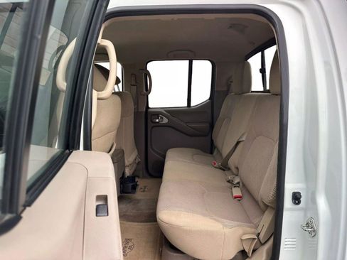 Used 2018 Nissan Frontier SV AWD/4WD image 18