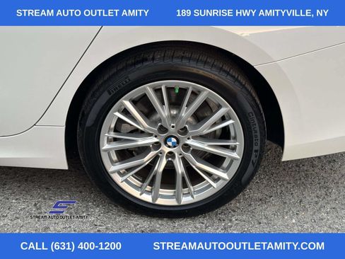 Used 2024 BMW 330i xDrive Sedan w/ Premium Package AWD/4WD image 12