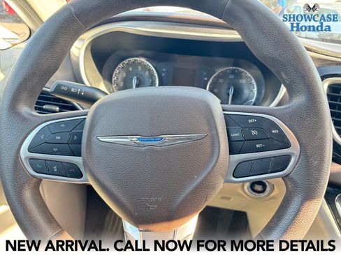 Used 2017 Chrysler Pacifica Touring Plus w/ Tire & Wheel Group image 10