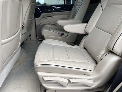 Used 2023 Cadillac Escalade Premium Luxury w/ Performance Package AWD/4WD image 15
