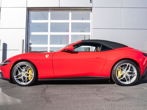Used 2025 Ferrari Roma Spider image 4