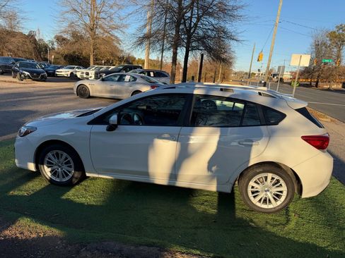 Used 2018 Subaru Impreza 2.0i Premium image 9