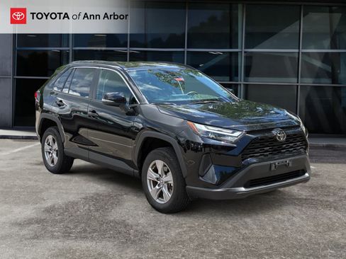 Used 2025 Toyota RAV4 XLE AWD/4WD image 1