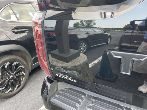 Used 2024 Toyota Tundra Platinum AWD/4WD image 12