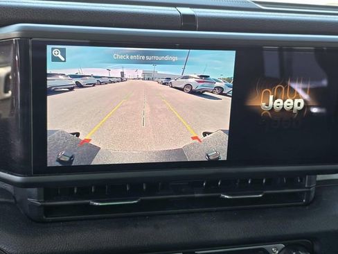 Used 2024 Jeep Gladiator Sport image 18