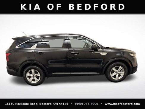 Certified 2023 Kia Sorento LX FWD image 4