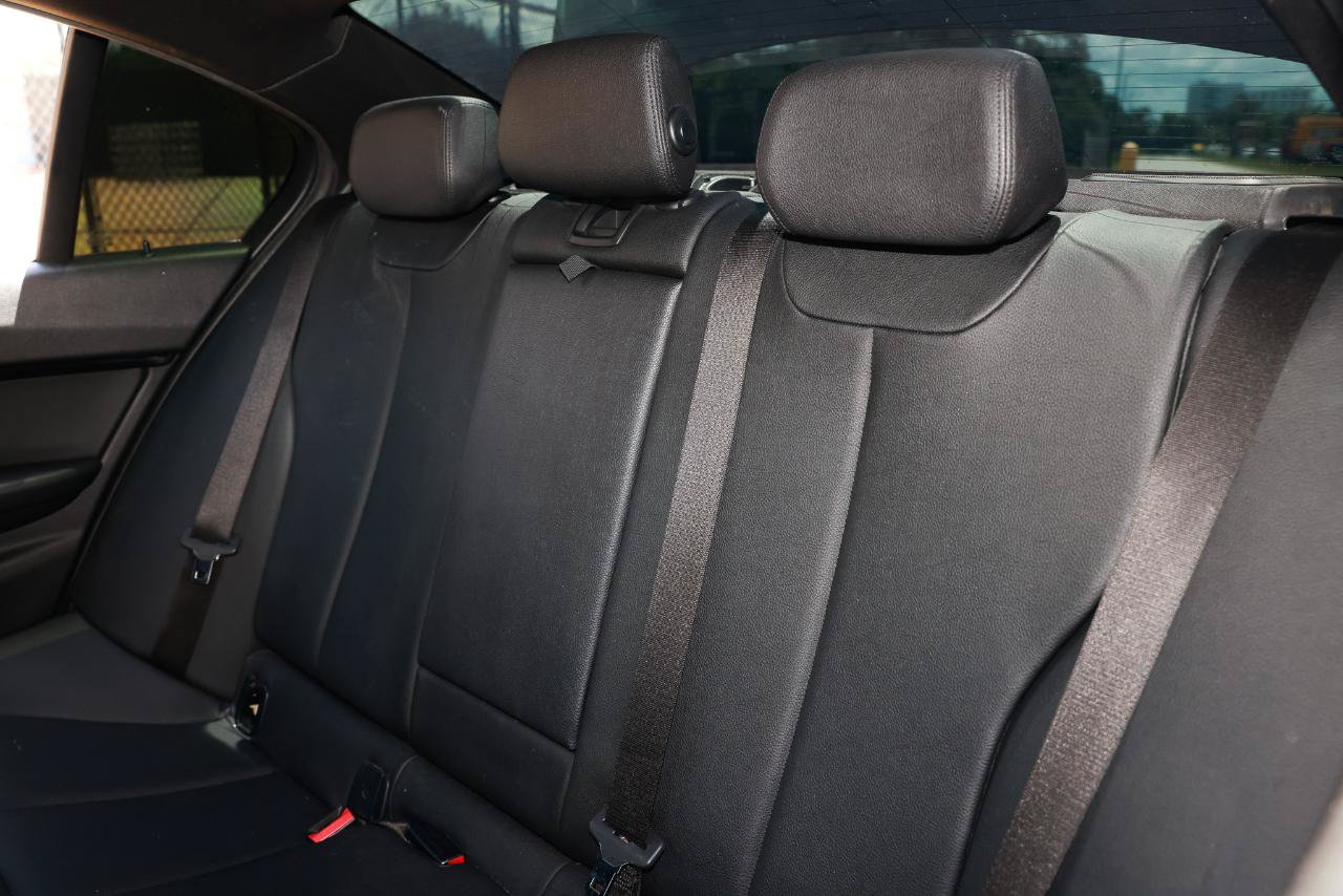 Used 2017 BMW 340i Sedan RWD image 8