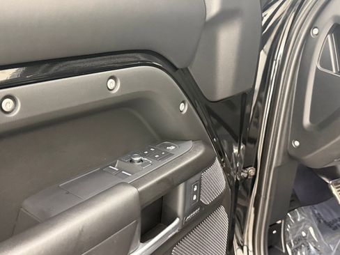 Used 2022 Land Rover Defender 90 V8 AWD/4WD image 12