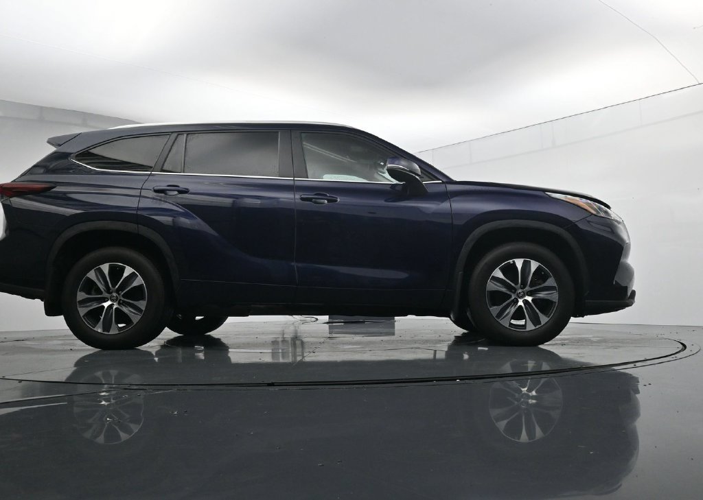 Used 2024 Toyota Highlander XLE AWD/4WD image 41