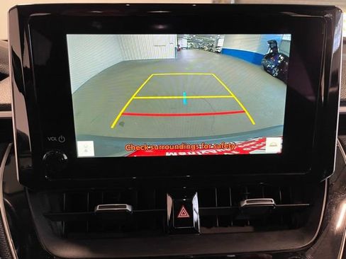 Used 2025 Toyota Corolla Cross XLE FWD image 27