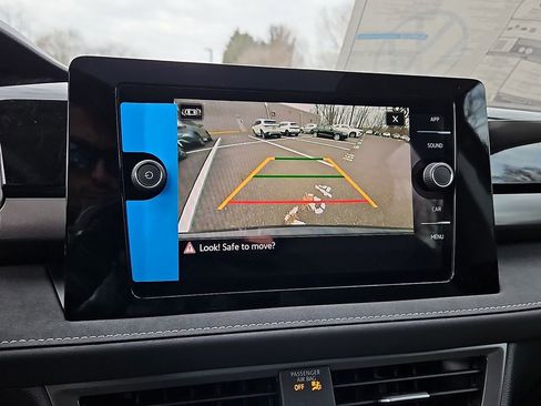 New 2026 Volkswagen Taos SE FWD image 16