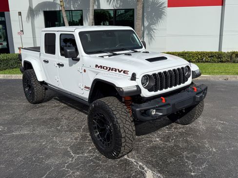 Used 2024 Jeep Gladiator Mojave image 8