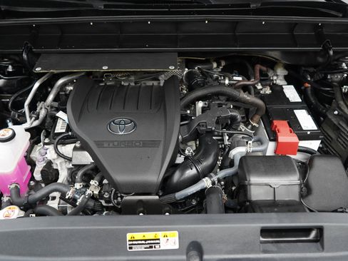 Used 2026 Toyota Highlander Platinum AWD/4WD image 32