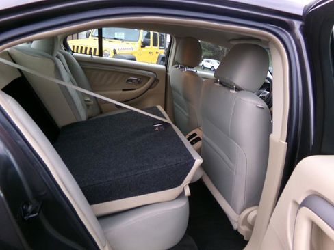 Used 2016 Ford Taurus SE FWD image 36