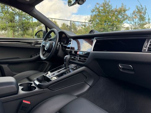 Used 2026 Porsche Macan image 25