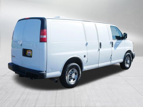 Used 2017 Chevrolet Express 2500 RWD image 7