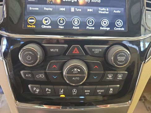 Used 2021 Jeep Grand Cherokee Overland image 24