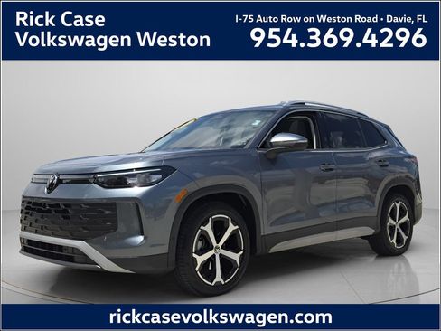 Used 2026 Volkswagen Tiguan SE w/ Panoramic Sunroof Package FWD image 1