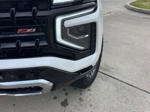 Used 2025 Chevrolet Suburban Z71 AWD/4WD image 13