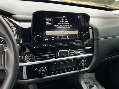 Certified 2024 Nissan Pathfinder SL FWD image 8