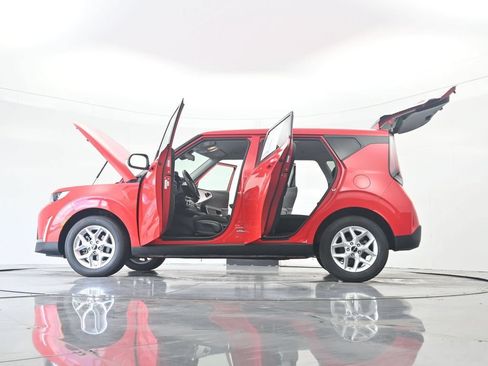 Used 2025 Kia Soul LX w/ LX Technology Package FWD image 45