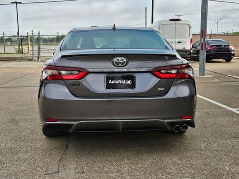 Used 2023 Toyota Camry SE image 6