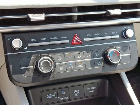 Used 2025 Hyundai Tucson SE image 18