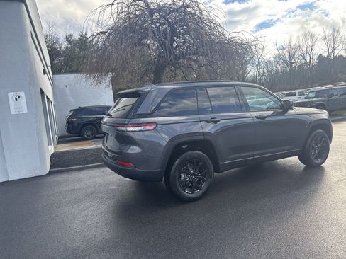 New 2025 Jeep Grand Cherokee Altitude image 3