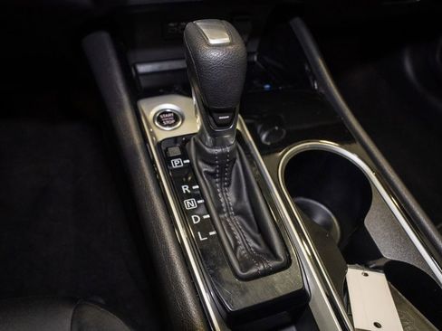 Used 2024 Nissan Altima 2.5 SV image 15