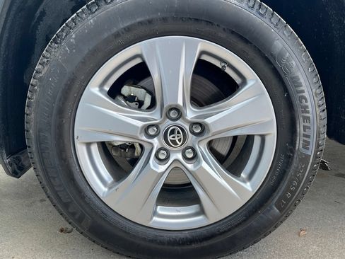 Used 2022 Toyota RAV4 LE AWD/4WD image 27