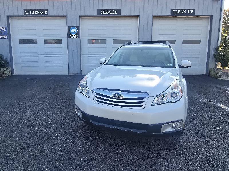 Used 2012 Subaru Outback 3.6R Limited w/ Moonroof Pkg AWD/4WD image 2