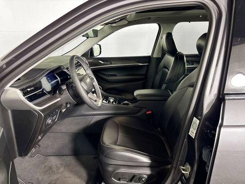 Used 2023 Jeep Grand Cherokee 30th Anniversary AWD/4WD image 11