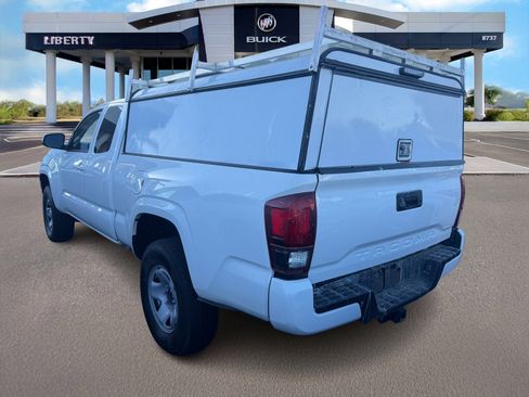 Used 2022 Toyota Tacoma SR image 3
