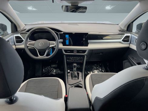 New 2026 Volkswagen Taos SE image 17