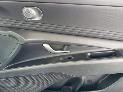 Used 2025 Hyundai Elantra Limited FWD image 25
